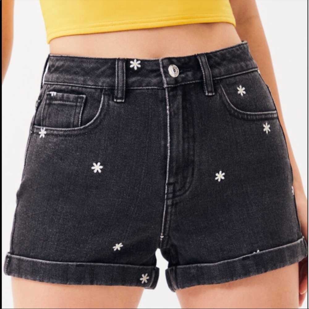 Pacsun black flower shorts